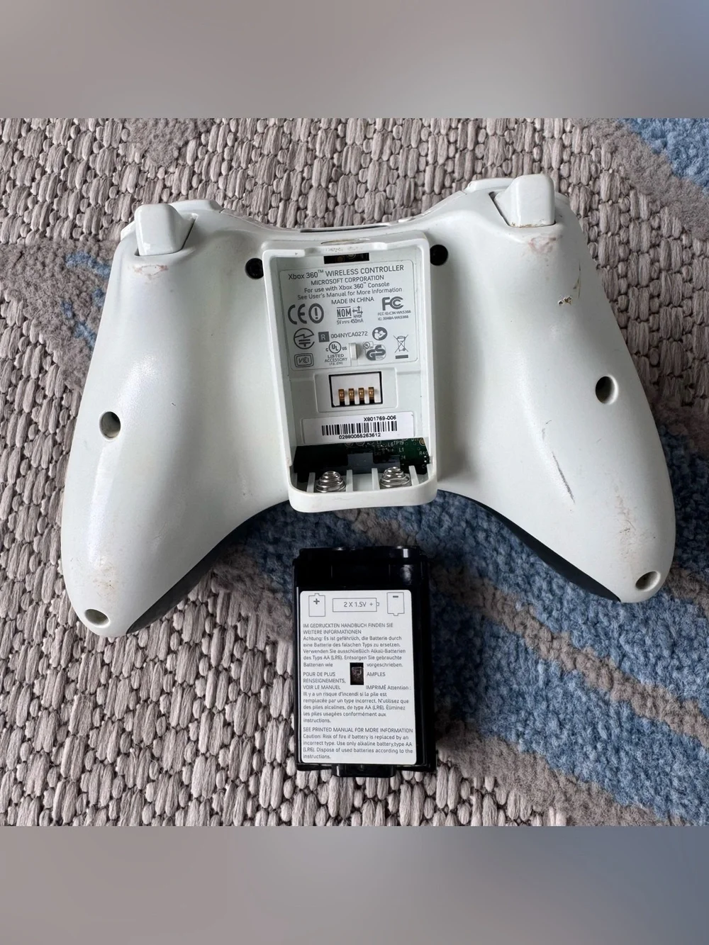 OEM Microsoft Xbox 360 Wireless Controller White & Grey Battery